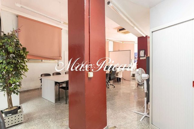 Local comercial en venta en Sants-Badal en Barcelona - Imagen 2