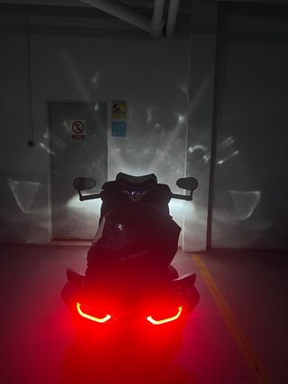 Yamaha Xmax 125 - 17000 km cúpula deportiva