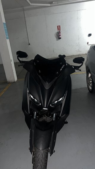 Yamaha Xmax 125 - 17000 km cúpula deportiva