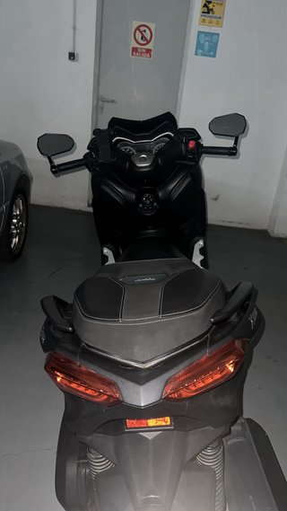 Yamaha Xmax 125 - 17000 km cúpula deportiva