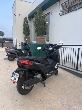 Yamaha Xmax 125 - 17000 km cúpula deportiva