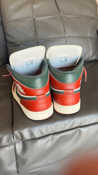 Jordan 1 Rojo, Blanco y Verde