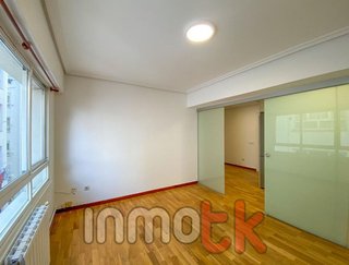 Piso en alquiler en Cuatro Caminos - Plaza de la Cubela en Coruña (A)