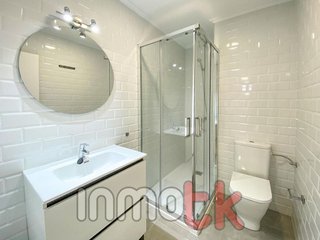 Piso en alquiler en Cuatro Caminos - Plaza de la Cubela en Coruña (A)