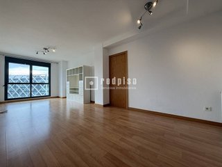 Piso en alquiler en Las Tablas en Madrid