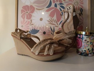 Zuecos cuña beige talla 37