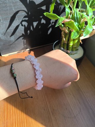 Pulceras hechas con piedras naturales y elástico