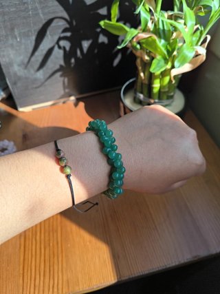 Pulceras hechas con piedras naturales y elástico