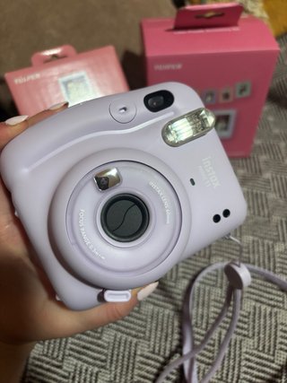 Cámara Instax Mini 11 + Funda Lila+ papel de fotos