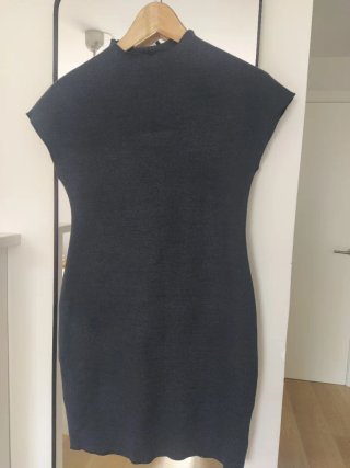Vestido de punto azul. Nuevo con etiqueta