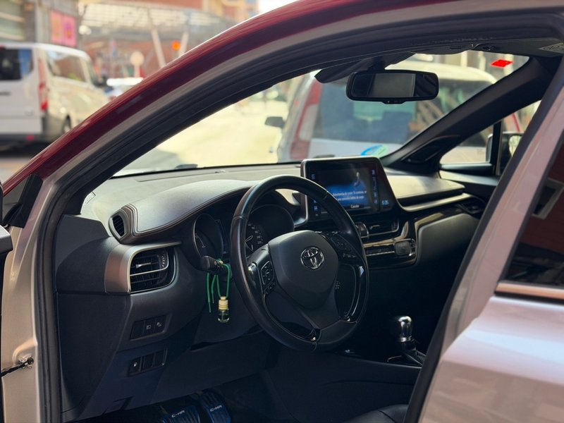 Toyota C-HR 2017, foto 11