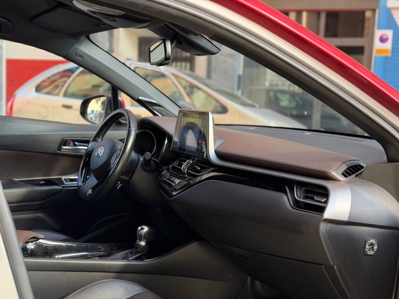 Toyota C-HR 2017, foto 15