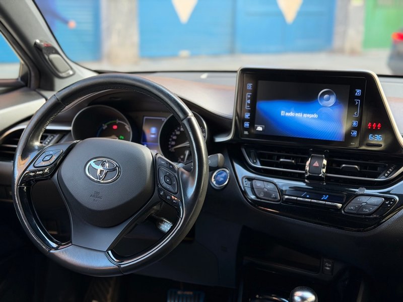 Toyota C-HR 2017, foto 16