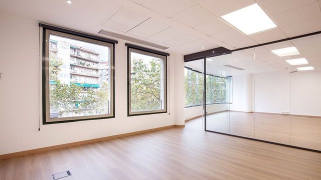 Oficina en alquiler en Les Corts en Barcelona