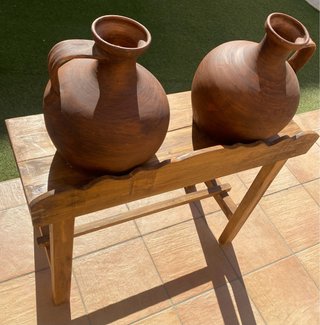 Cantareras vintage con su mueble de madera