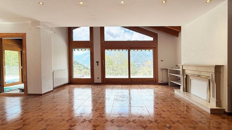 5-bedroom chalet for rent in Escaldes-Engordany · 2 of 60