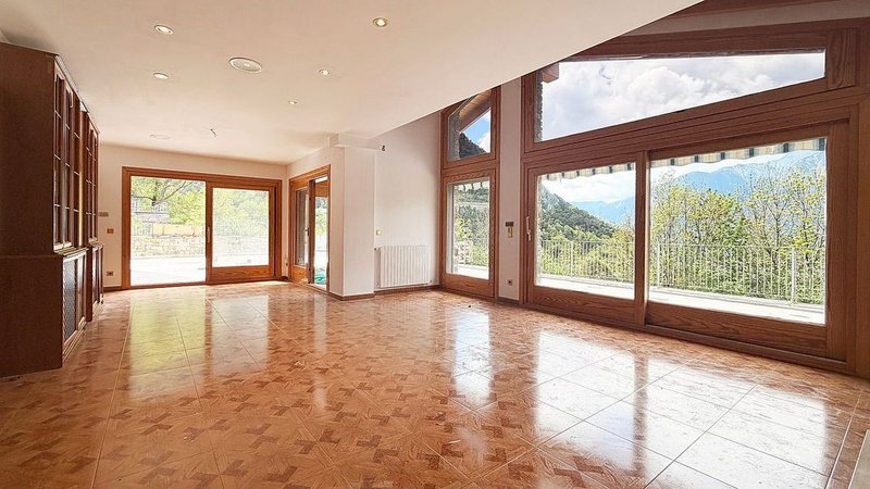 5-bedroom chalet for rent in Escaldes-Engordany · 3 of 60