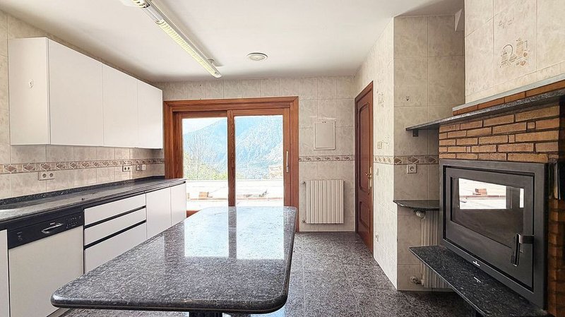 5-bedroom chalet for rent in Escaldes-Engordany · 14 of 60