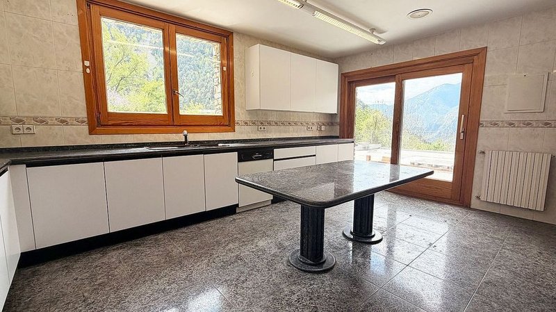 5-bedroom chalet for rent in Escaldes-Engordany · 15 of 60