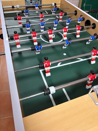 Futbolín de madera mediano