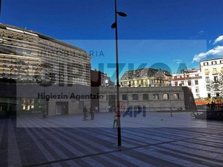 Local comercial en alquiler en Centro en San Sebastián-Donostia