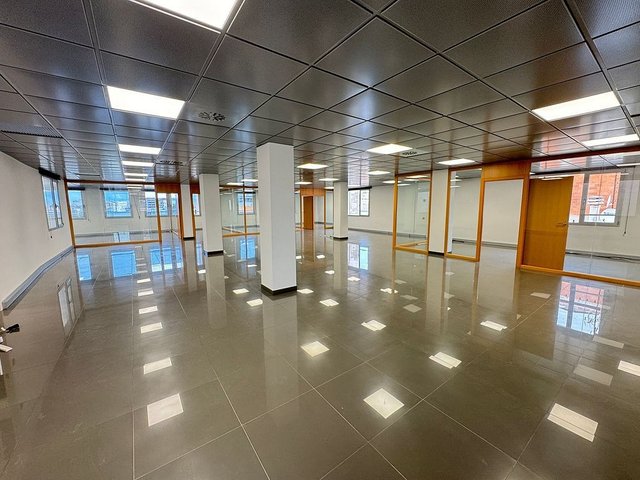 Oficina en alquiler en La Nova Esquerra de l'Eixample en Barcelona - Imagen 4