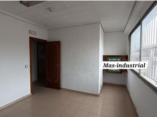 Nave industrial en venta en Ciutat Fallera en Valencia - Imagen 2