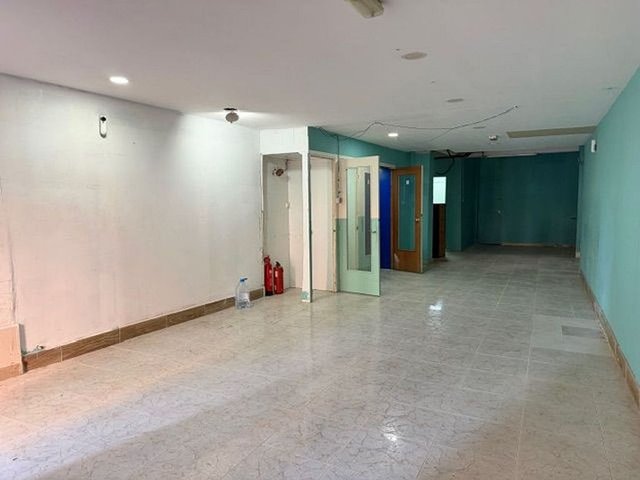 Local comercial en venta en La Prosperitat en Barcelona - Imagen 4