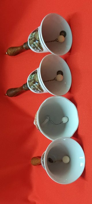 Set di 4 campane in porcellana decorate