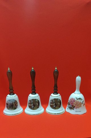 Set di 4 campane in porcellana decorate