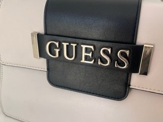 Bolso Guess Negro y Blanco