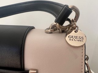 Bolso Guess Negro y Blanco