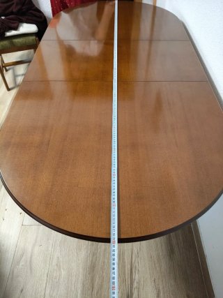 Mesa de comedor ovalada vintage