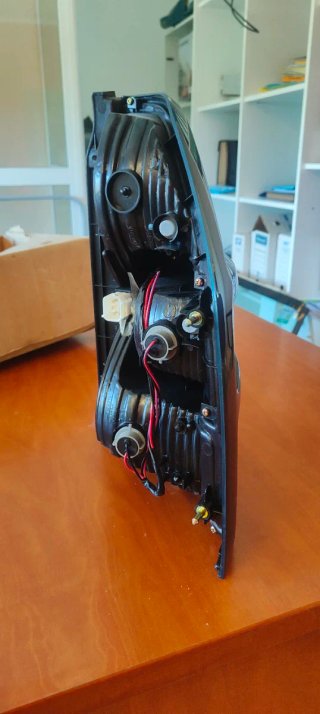 Faro Trasero Izquierdo Mitsubishi Montero