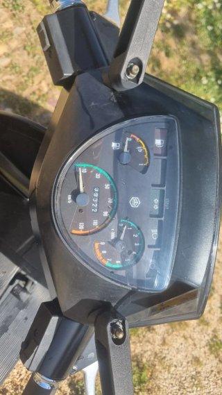 Vespa TX200 Scooter Negra y Beige