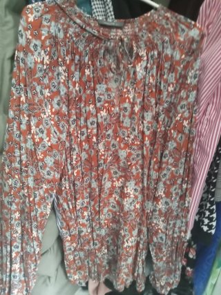 Blusa estampada floral manga larga