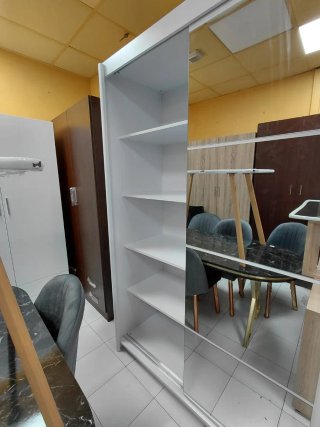 Armario corredero blanco y madera