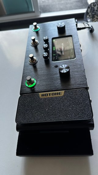 Pedalera Hotone Ampero con pedaltrain y bolsa