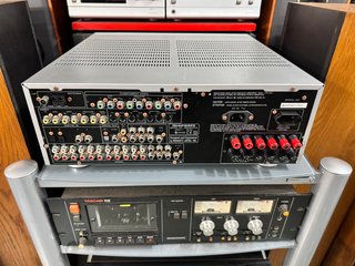 Marantz 110W Amplificador