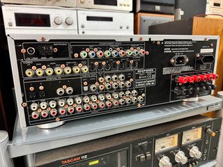 Marantz 110W Amplificador