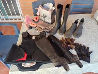 Lote Hípica: Botas, Guantes y Cepillos