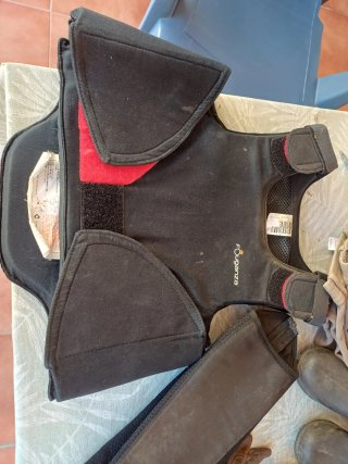 Lote Hípica: Botas, Guantes y Cepillos