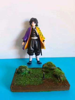 Figure Demon Slayer Giyu Tomioka con diorama