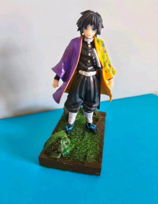 Figure Demon Slayer Giyu Tomioka con diorama