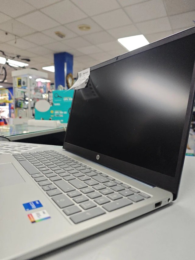 Ordenador portátil HP gris/plateado
