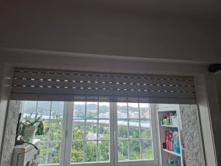 Persiana PVC Blanco 145 cm completo.