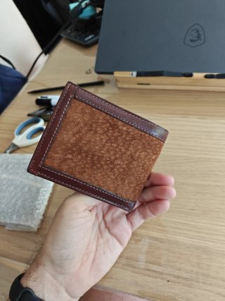 Billetera de piel marrón