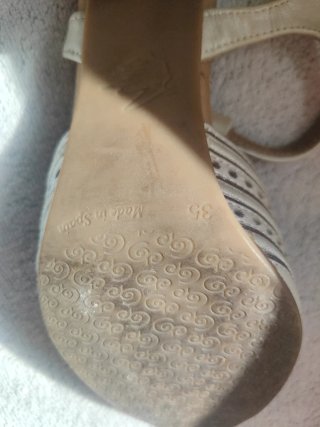 Zapatos de tacón Pitillo beige y plata