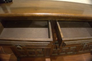 Mueble de madera maciza estilo castellano