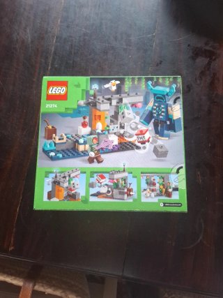 LEGO Minecraft: El Encuentro con el Guardián 21274